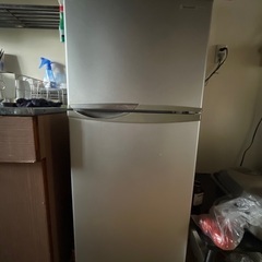 120リットル位の冷凍冷蔵庫です。