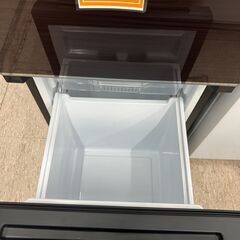 冷蔵庫探すなら「リサイクルR 」❕ 2021年製❕ スタイリッシュなガラス