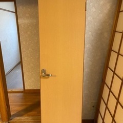 ドア　建具　使用していたものを取りました。