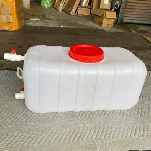 大容量 飲料水 タンク　80リットル？
