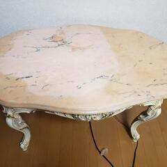 大理石のテーブル