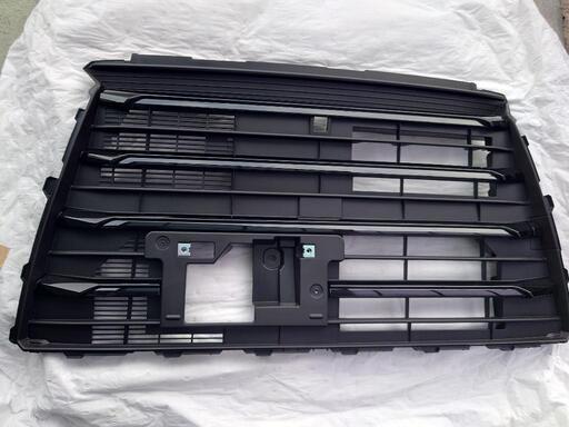 ダイハツ純正　現行型タントカスタム後期　　フロントグリルロアガーニッシュ