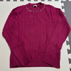 ビジュー付きピンクのセーター