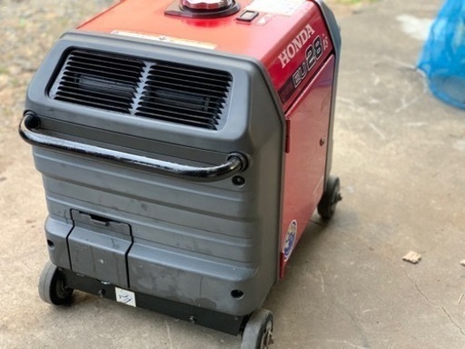 人気な インバーター発電機 eu28is バッテリー新品 | stainu