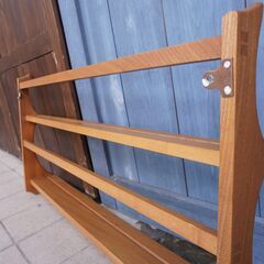 イギリスercol(アーコール)社のエルム無垢材を使用したウォールラック