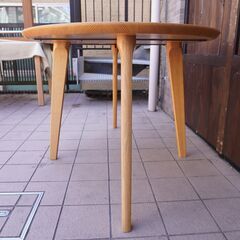 飛騨の家具メーカーKASHIWA(柏木工)のオーク無垢材を使用したNソフィー