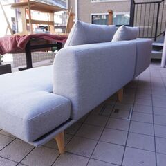 karimoku(カリモク家具)のUU40モデル コーナーカウチソファーです。脚を外してローソファとしても活躍する3人掛けソファ。丸みを帯びた優しいデザインのワイドソファです。※カバーリングDB336