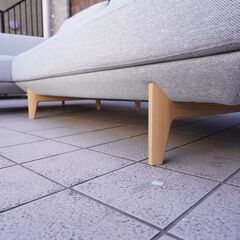 karimoku(カリモク家具)のUU40モデル コーナーカウチソファーです。脚を外してローソファとしても活躍する3人掛けソファ。丸みを帯びた優しいデザインのワイドソファです。※カバーリングDB336