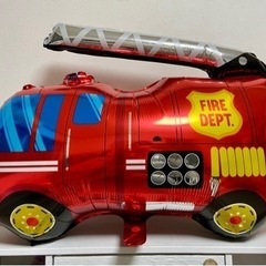 消防車バルーンと「2」バルーン