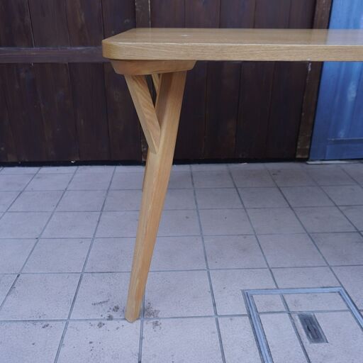 KEYUCA(ケユカ)で取り扱われていた、タモ材を使用したスナフ ダイニングテーブル 150cmです。アッシュ材のナチュラル感が魅力の4人用食卓。北欧スタイルのレトロなデザインがアクセントに♪DB339