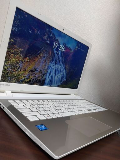 東芝サテンゴールド　高速SSD搭載　大画面15.6インチ　薄型スリム　カメラ内蔵　USB3.0 Wifi対応