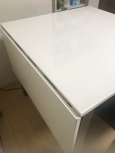 サイズ調整可能な食卓机とイス2脚
