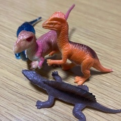 恐竜のフィギア　4個