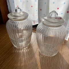ガラスの保存瓶2個