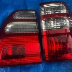 値下げ！ランドクルーザー100 テールランプ　左右一式
