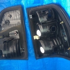 値下げ！ランドクルーザー100 テールランプ　左右一式