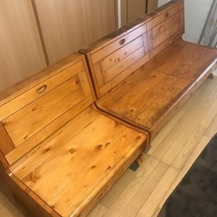 カントリー調木製ソファ