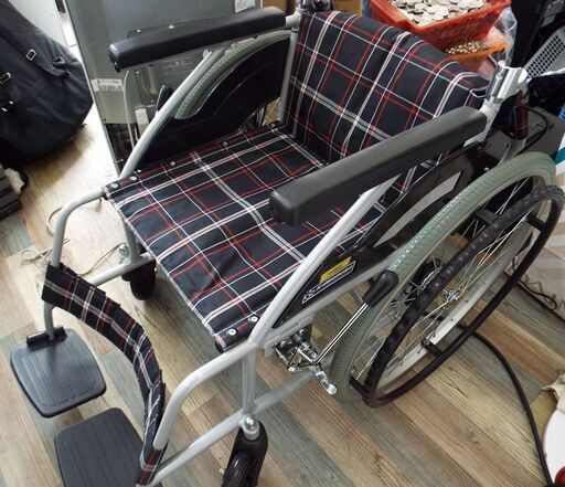 未使用 カワムラサイクル 折り畳み 車いす KV22-40SB 自走 背折れ式 介助ブレーキ付き 車椅子