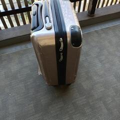 スーツケース　ｓ