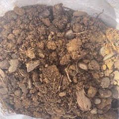 ほとんど土の土砂残り約500kg土嚢袋にして約30袋、取りに来て...