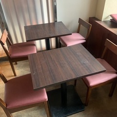 飲食店で使ってたテーブルと椅子です。