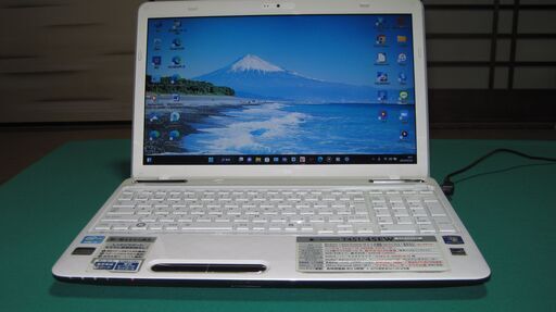 ノートパソコン TOSHIBA ダイナブック（PT45145EW）