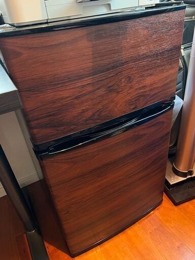 2ドア冷蔵庫（2021年購入）／木目デザイン