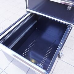 UMS Haller(ハラー)のロールボーイ/鍵付です♪モダンクラシックなデザインはデスクのサイドワゴンはもちろんリビングやキッチン収納などとしても活躍する3段キャビネットです！DB349