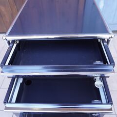 UMS Haller(ハラー)のロールボーイ/鍵付です♪モダンクラシックなデザインはデスクのサイドワゴンはもちろんリビングやキッチン収納などとしても活躍する3段キャビネットです！DB349