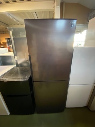 SHARP 2ドア中型冷蔵庫　美品　値下げ交渉可能！