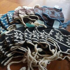 ネパール産 手編みの色々な帽子50個