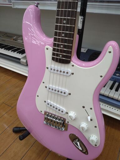 Squier BULLET STRAT ピンク　ストラトキャスター　エレキギター Amazon.com: Squier Bullet Stratocaster HT HSS Electric