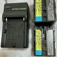 [中古箱あり]SONY CLM-V55 クリップオンLCDモニターとおまけ純正Mバッテリー×2と充電器セット 中古箱あり]SONY CLM-V55 クリップオンLCDモニターとおまけ純正M