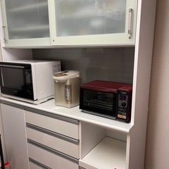 引受先決まりました！白色　食器棚　キッチンボード