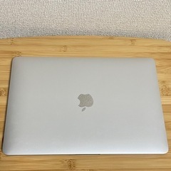 【ほぼ未使用】MacBookPro2022 13インチ 8CPU 512