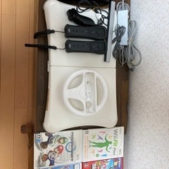 【ネット決済】【値下げ】wii本体 付属品 ソフト4本 マリオカ...