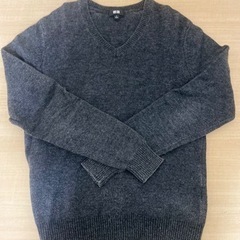 ユニクロ　メンズ　Vネックセーター　