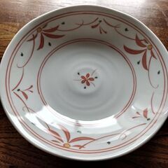 和風の陶器　白い和皿