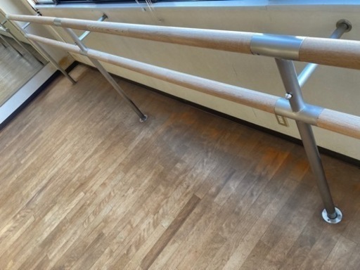 バレエ教室で使われていたバレエバー どなたか使ってください 木材  