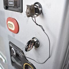 【ジモ取引終了2/26】≪zy918≫通電OK 富士電機リテイルシステムズ タバコ 自動販売機 Marlboro F52NEN65 タスポ対応 52銘柄収容 50212-02 ジモ取引終了2/26】≪zy918≫通電OK 富士電機リテイルシステムズ