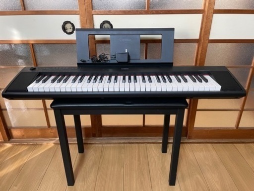 美品 ヤマハ YAMAHA 電子キーボード piaggero ブラック NP-12B