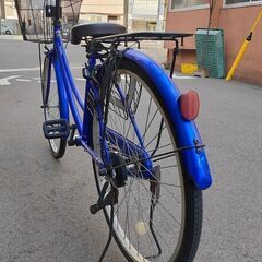 26インチの自転車。青色。鍵あります。ベルは鳴ります。タイヤの山...