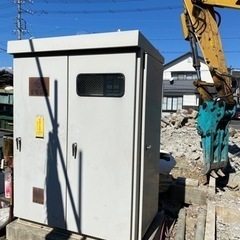 4枚扉　鍵付き　物置