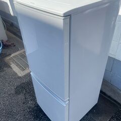 【どっちもドア】SHARP　シャープ 冷蔵庫 137リットル SJ-D14C-W 2017年製