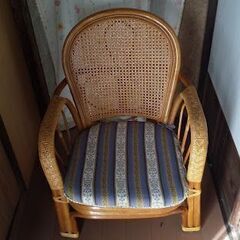 座布団付き籐椅子
