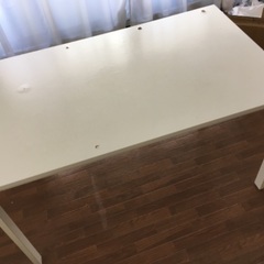 白色テーブル