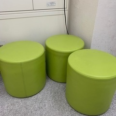 緑の丸椅子