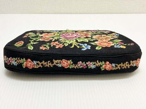 プチポアンハンドバッグ がま口 黒 ビンテージ 花柄 刺繍 ハンド