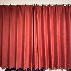 【引取り先決定】ニトリ 遮光カーテン 赤 2 140×100