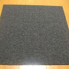 日本製タイルカーペット厚み6.5㎜・１枚１４０円・在庫２７枚（１...
